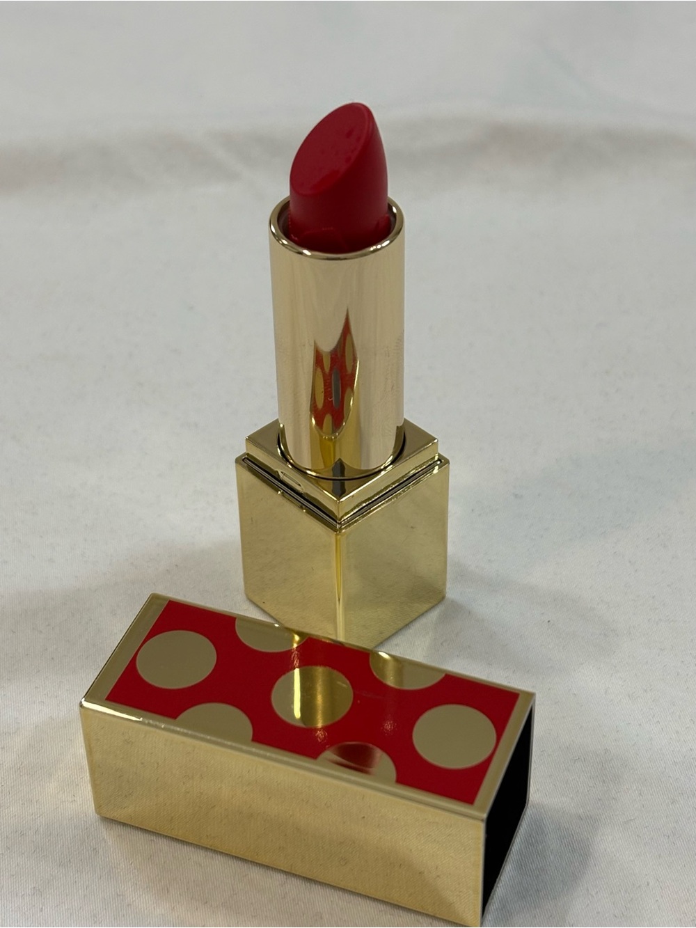 Estee Lauder Red Ribbon Creme Lipstick — Classic Vibrant Red